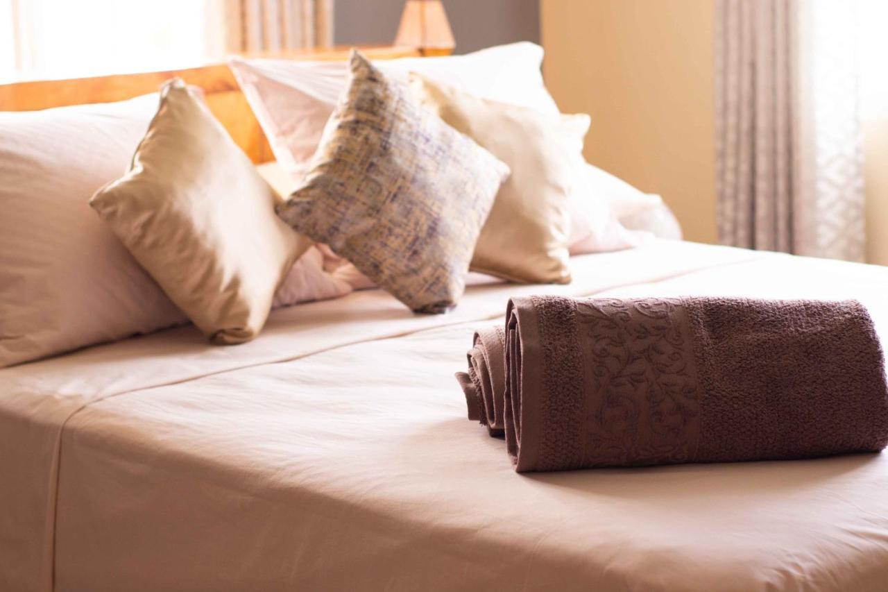 Pointe La Rue Azamat Self-Catering Apartment מראה חיצוני תמונה